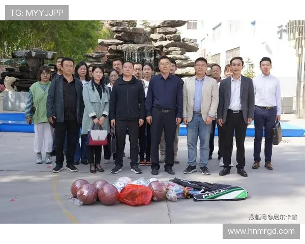 霍勒迪带队组织团建活动赛后与队友们共赏孟菲斯电影之夜